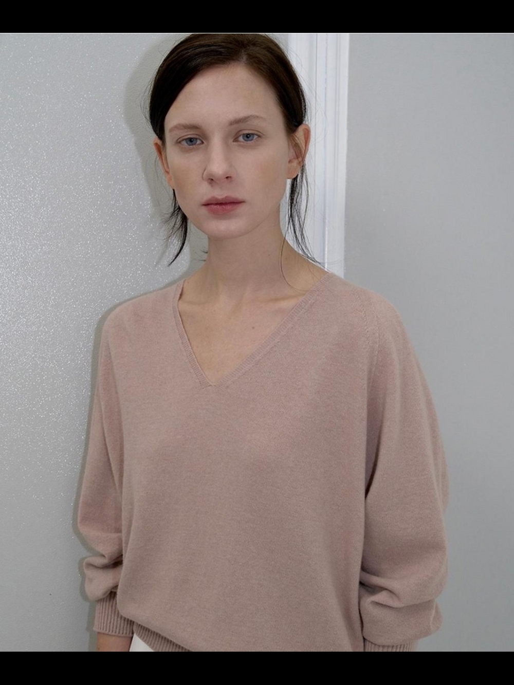 Women's V-Neck Pullover Sweater in Blush Pink